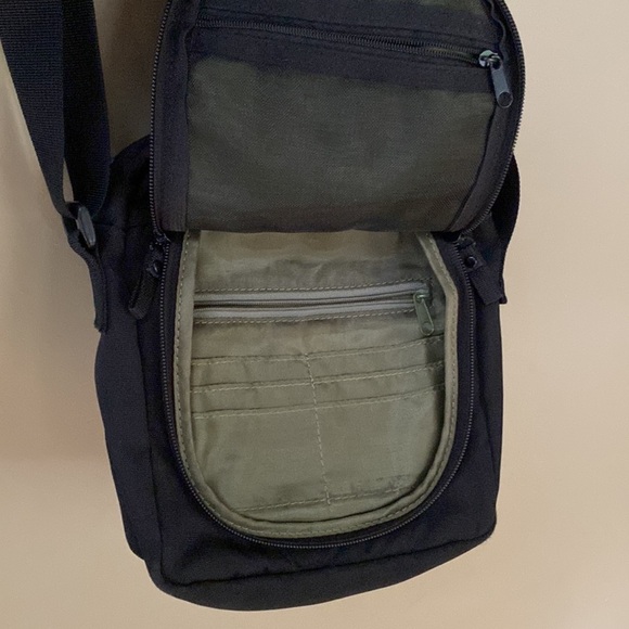 ROOTS | crossbody bag - Picture 3 of 5